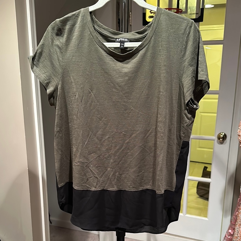 Express olive Green Short Sleeve T-Shirt